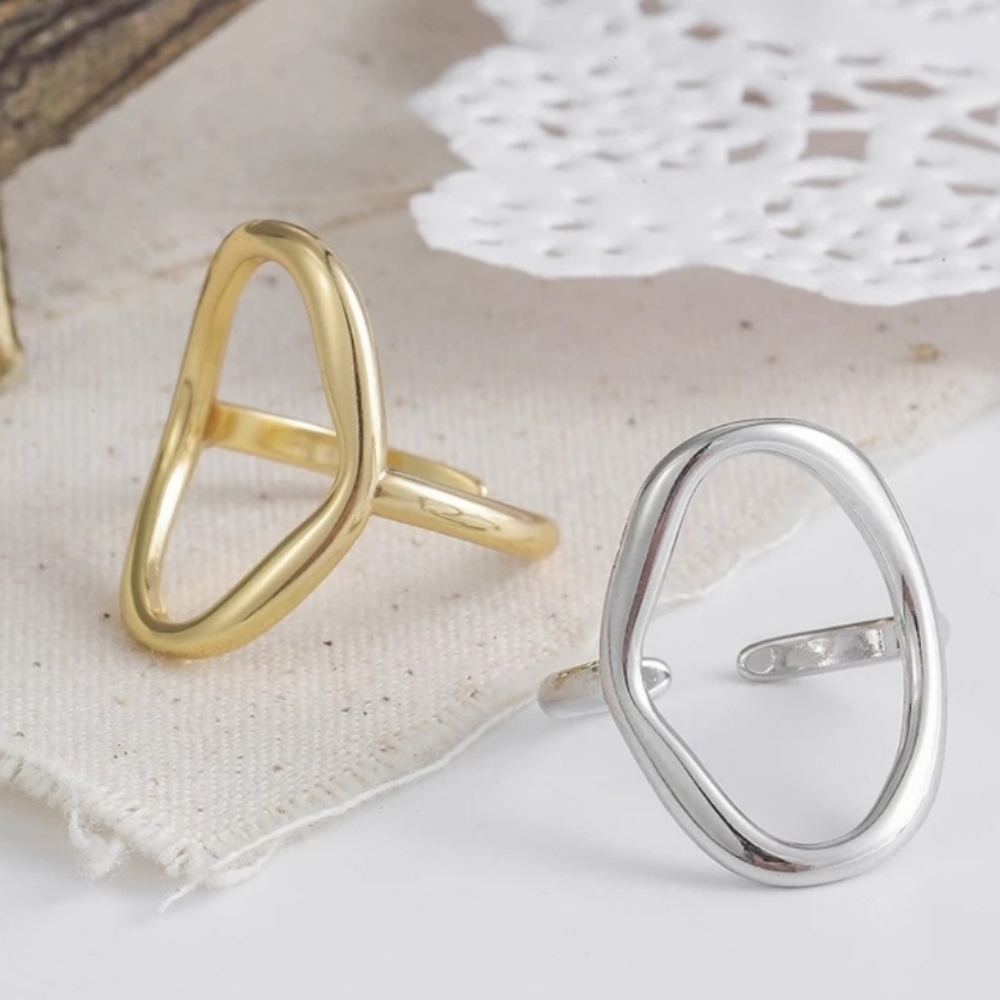 Hollow Geometric Rings
